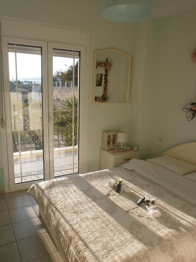 Beach Front House With View Marathos  Exterior photo