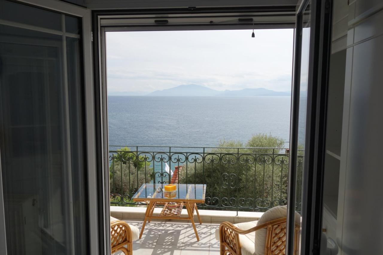 Beach Front House With View Marathos  Exterior photo